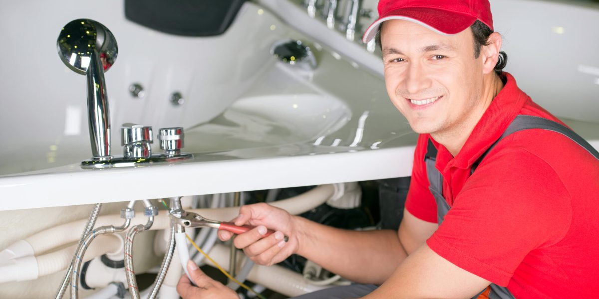 Criza meseriașilor continuă să afecteze sever piața serviciilor domestice în România, o situație care tinde să devină una dintre cele mai tensionate din ultimul deceniu