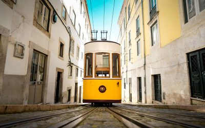 Limba în care ne formulăm dilemele morale influențează deciziile? Un nou studiu aduce în lumina reflectoarelor acest aspect fascinant al psihologiei și eticii