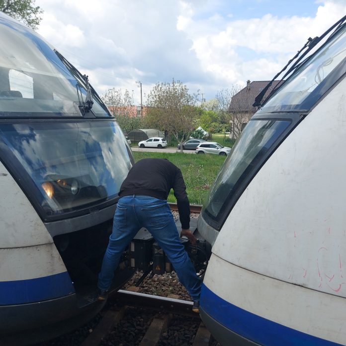 Un incident neprevăzut a perturbat grav traficul feroviar de la Aeroportul Otopeni spre București sâmbătă dimineață, lăsând în urmă trenuri blocate și incidente complexe de întreținere a patrimoniului feroviar național