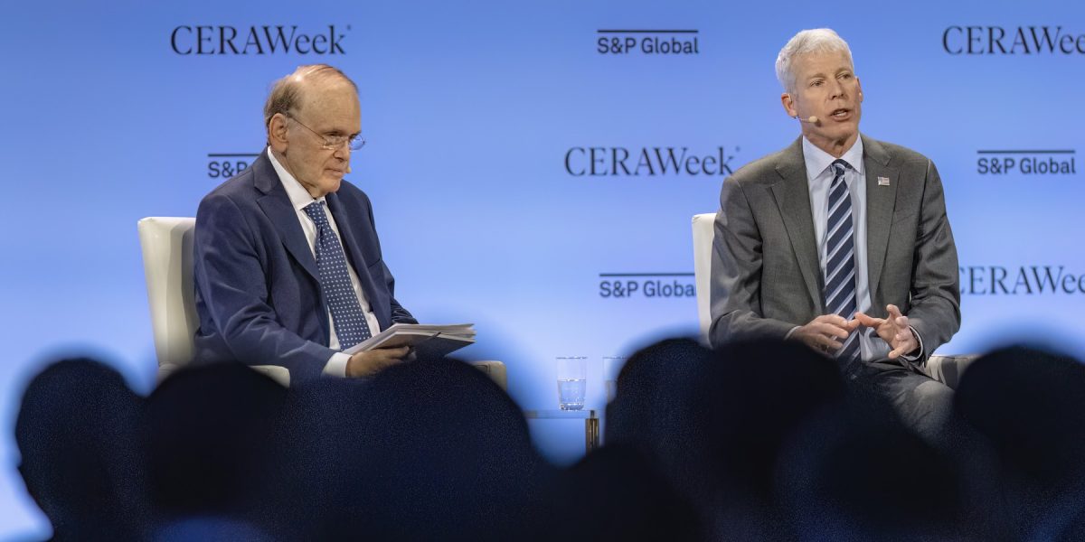 Directorii din industria petrolieră l-au sfidat deschis pe reprezentantul SUA, care afirmă că criza nu e atât de gravă