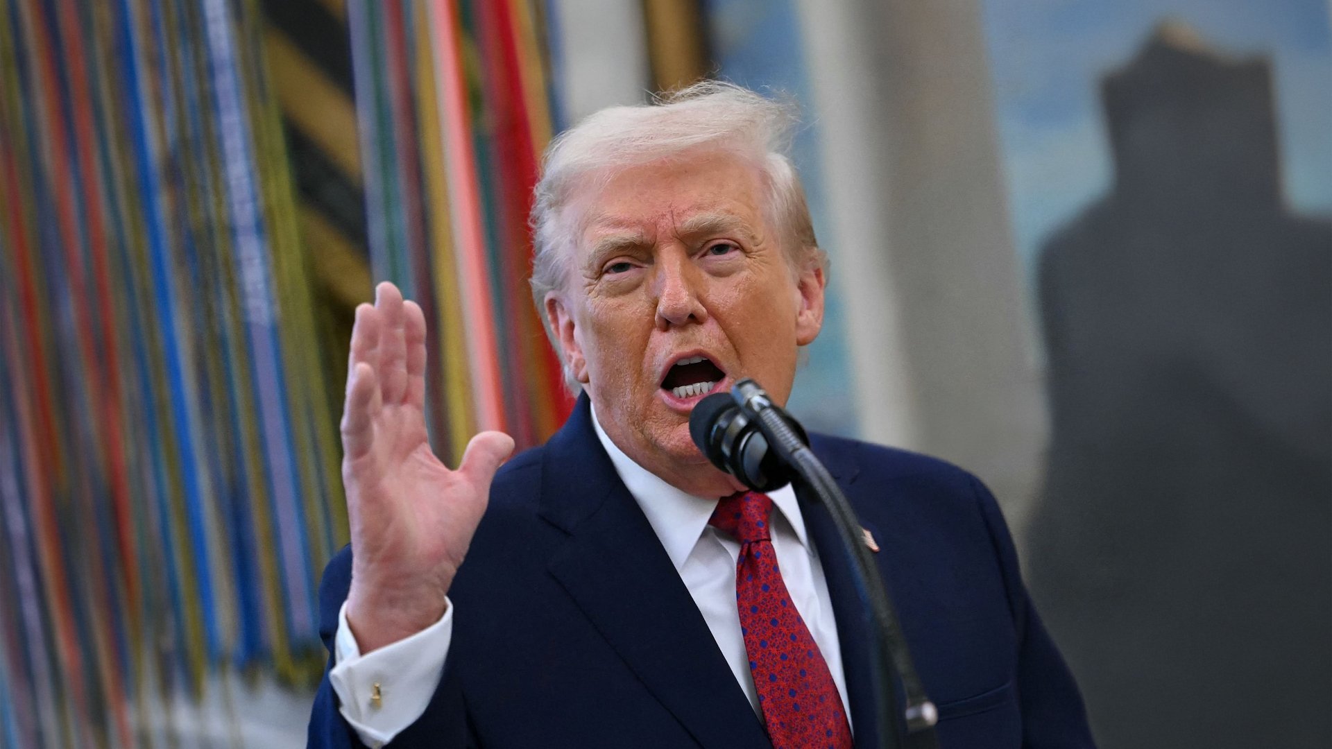 Donald Trump atacă Moscova și Europa: conflict diplomatic și amenințări comerciale Președintele american Donald Trump a declanșat o nouă rundă de tensiuni internaționale, criticând dur modul în care anumite state europene au reacționat în contextul conflictului recent din Iran