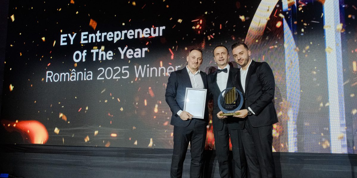 România are un nou campion antreprenorial după ce Laurențiu Bălașa, CEO, și Marius Iordache, CTO ale companiei Bible Chat, au fost desemnați câștigători ai competiției EY Entrepreneur Of The Year™ România 2025