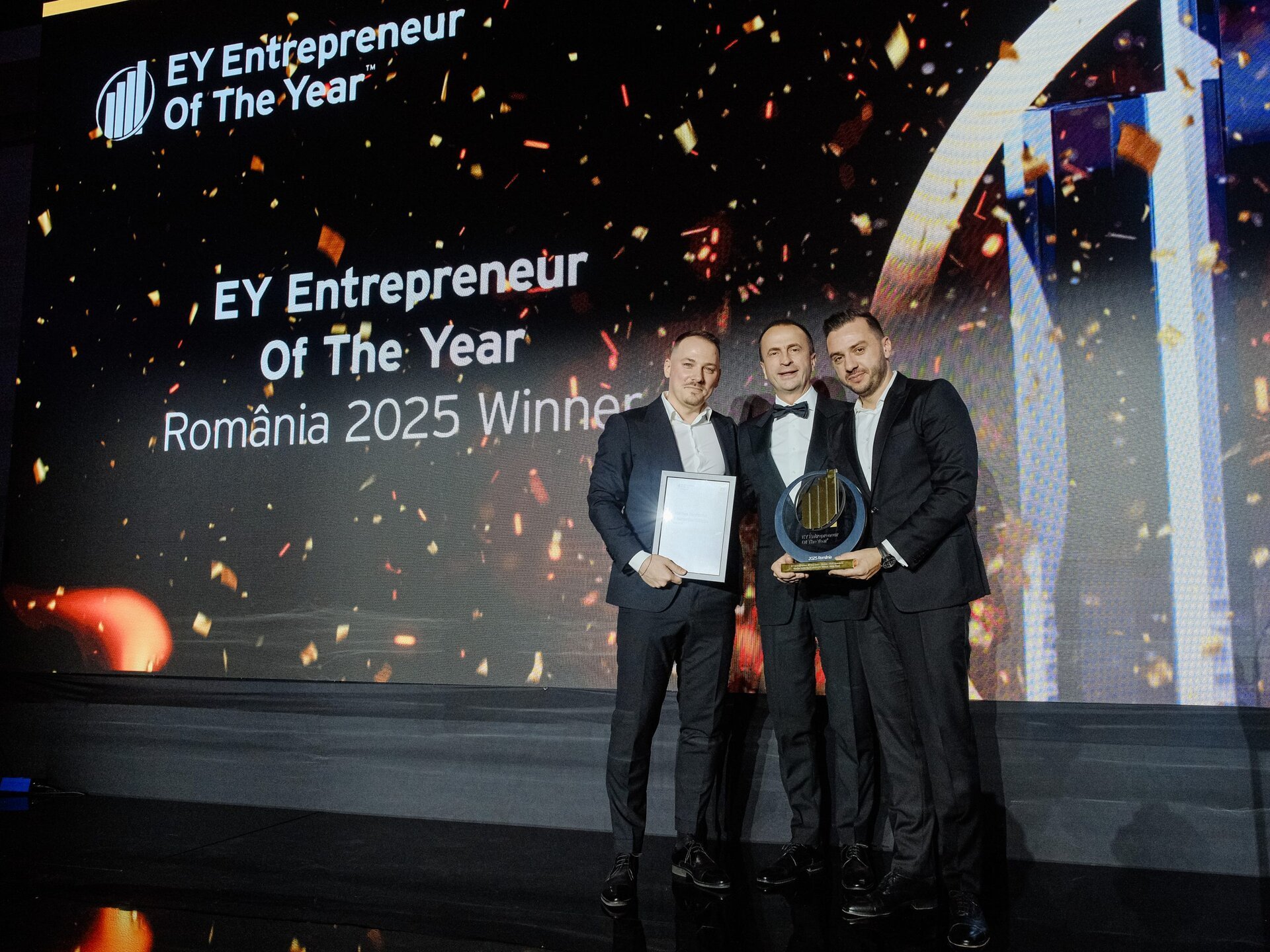 România are un nou campion antreprenorial după ce Laurențiu Bălașa, CEO, și Marius Iordache, CTO ale companiei Bible Chat, au fost desemnați câștigători ai competiției EY Entrepreneur Of The Year™ România 2025