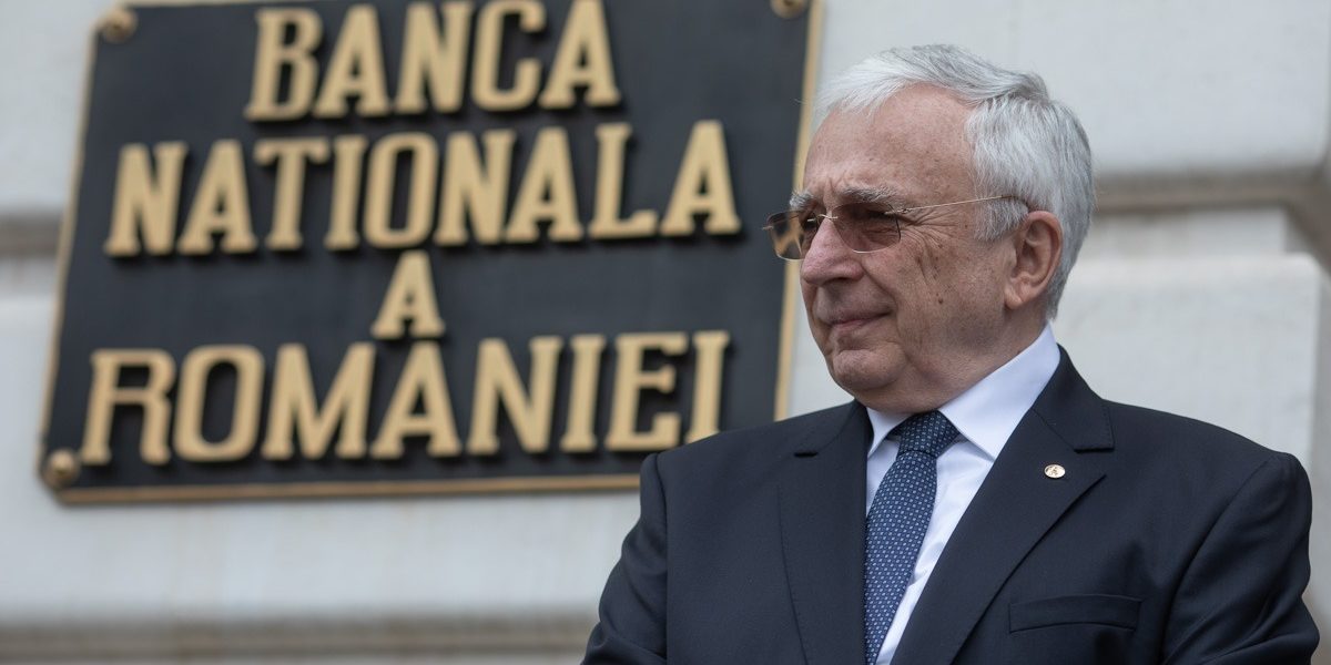 România riscă pierderea stabilității economice dacă deficitul fiscal nu este redus prompt, avertizează Mugur Isărescu Guvernatorul Băncii Naționale a României, Mugur Isărescu, a tras un semnal de alarmă important cu privire la situația fiscală a țării