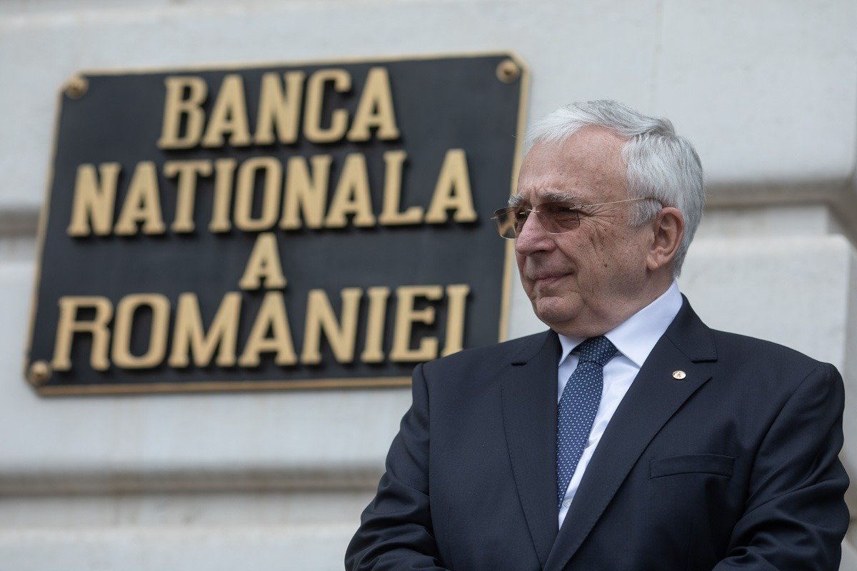 România riscă pierderea stabilității economice dacă deficitul fiscal nu este redus prompt, avertizează Mugur Isărescu Guvernatorul Băncii Naționale a României, Mugur Isărescu, a tras un semnal de alarmă important cu privire la situația fiscală a țării