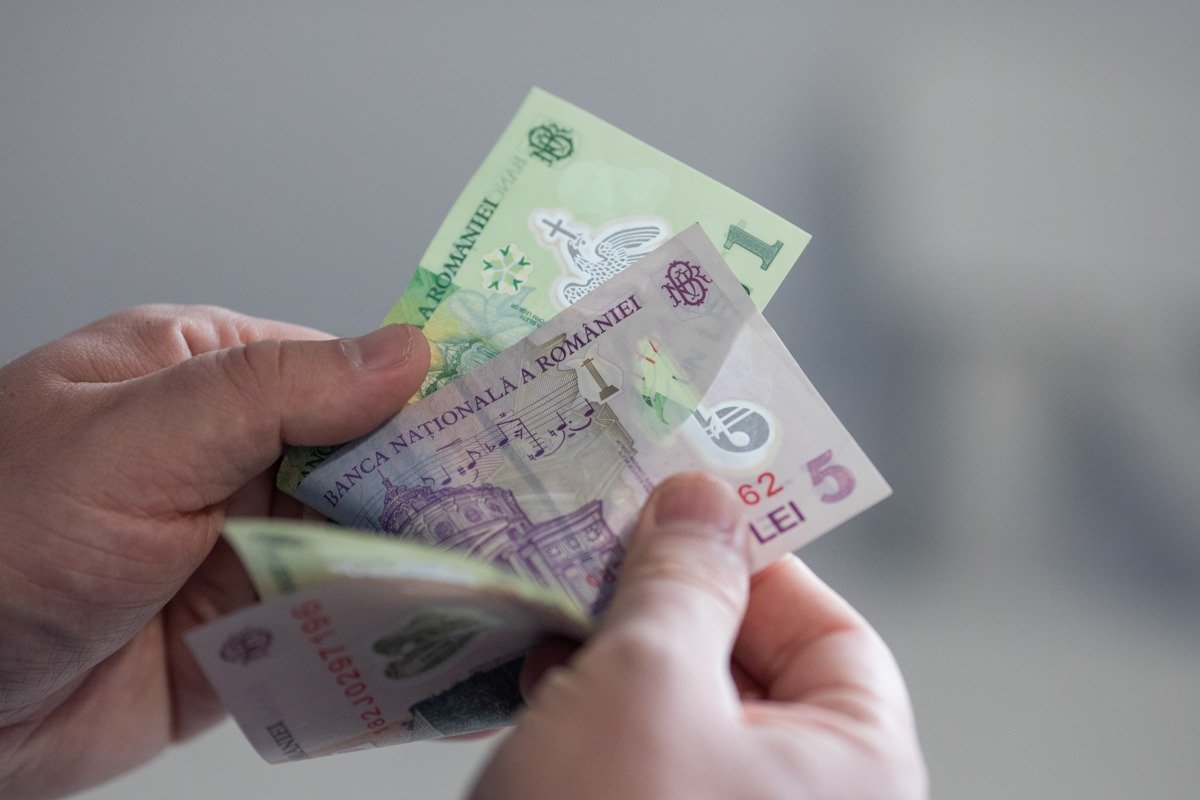 Ministrul Muncii: Pachetul de solidaritate ajunge la 2,8 milioane pensionari și 300.000 de copii, în contextul declinului economic