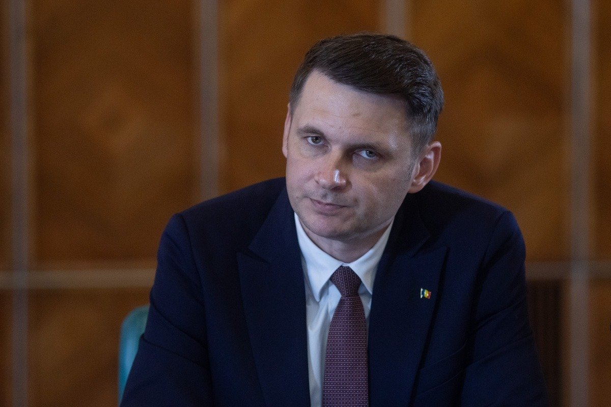 Președintele Senatului, Mircea Abrudean, clarifică poziția PNL în contextul tensiunilor din coaliție Situația politică din țară pare să fi ajuns într-un punct de inflexiune după recentul bilanț al relațiilor tensionate dintre principalele partide din coaliție