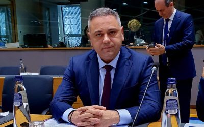 Critici dure la adresa plafonării prețurilor la energie și gaze: Costuri neprevăzute și impact economic Declarații recent acordate de Florin Barbu, fost ministru al Agriculturii și actual consilier economic, aduc în discuție un subiect fierbinte: plafonarea prețurilor la energie și gaze