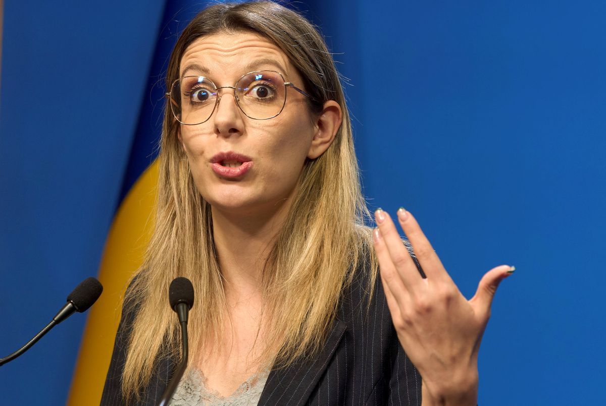 Florin Prunea, fostul internațional din „Generația de Aur”, și-a prezentat scuze publice după ce a lansat afirmații despre ministrul Mediului, Diana Buzoianu, sugerând că aceasta ar fi făcut videochat înainte de momentul numirii în funcție
