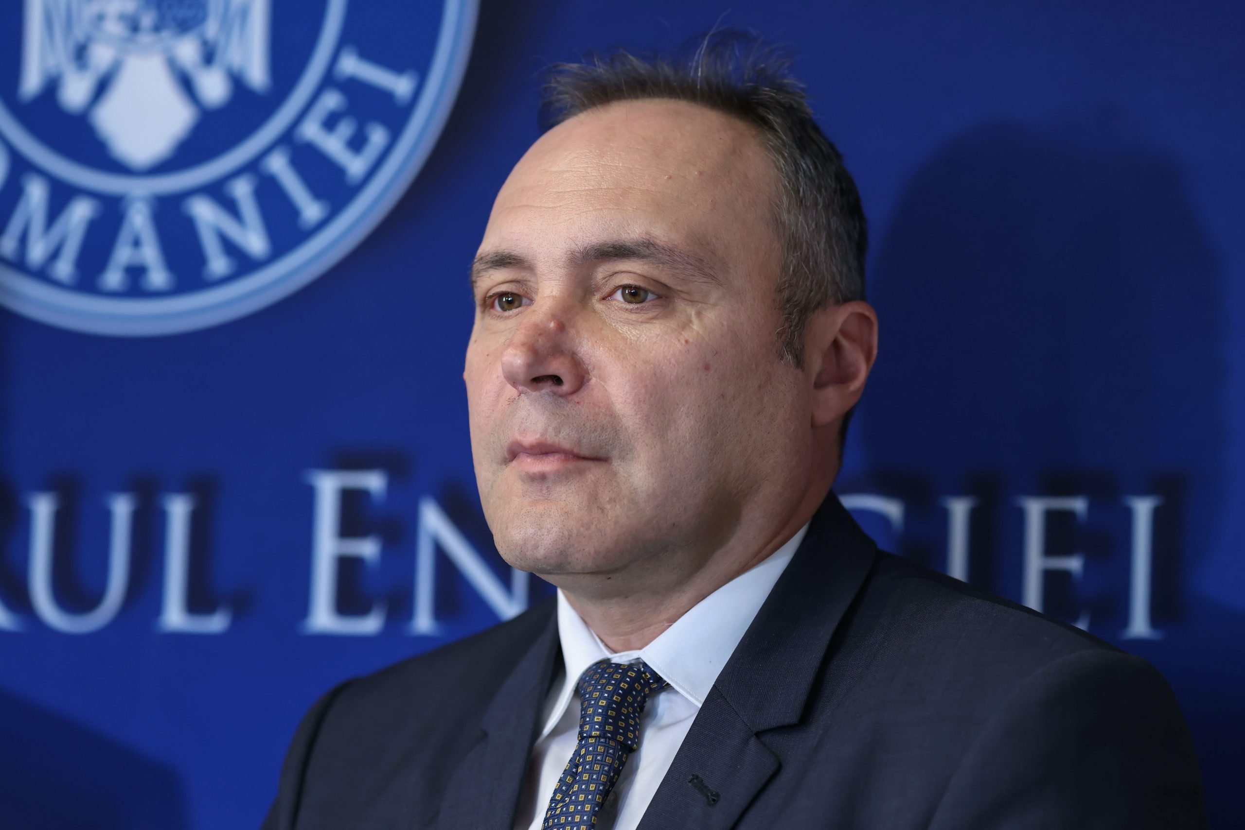 Prețul carburanților în România a atins un nou prag alarmant, motorina depășind pragul psihologic de 9 lei pe litru, un semnal clar al intensificării crizei prețurilor