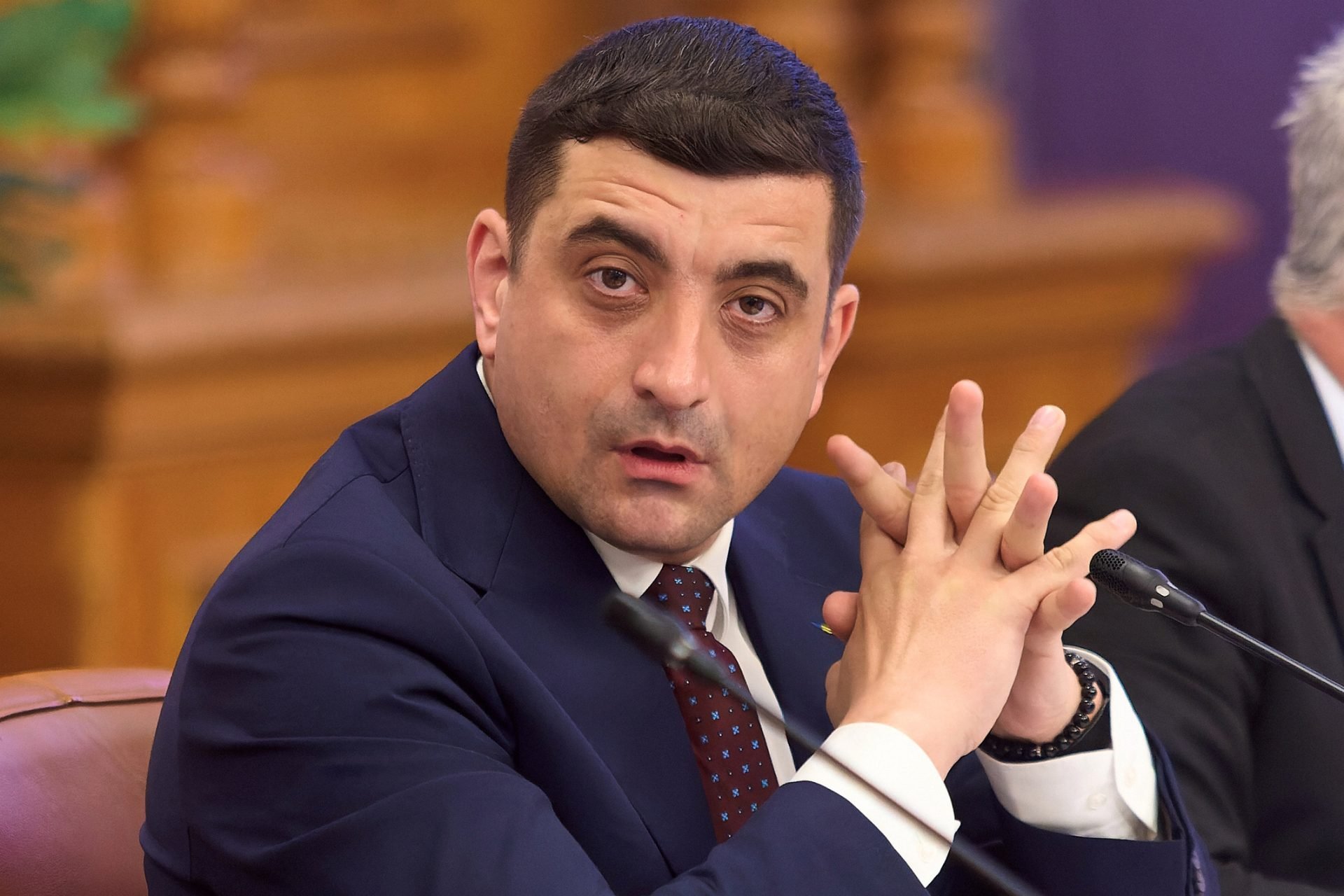 Strategia din umbră a opoziției: cine controlează cu adevărat scena politică La începutul acestei săptămâni, discursurile și mișcările politice din sânul opoziției au fost din nou în centrul atenției, dezvăluind mai mult decât simple jocuri de imagine