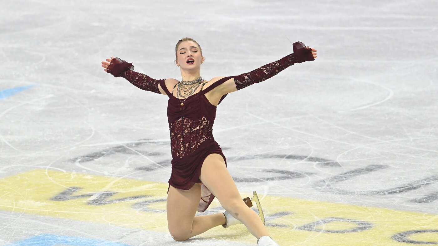 Cupa Mondială de patinaj artistic 2026 a început marți, în Praga, aducând în prim-plan ultimele momente ale sezonului 2025-2026, cel care a fost, pentru mulți, finalul unui ciclu încărcat de așteptări, dezamăgiri și speranțe