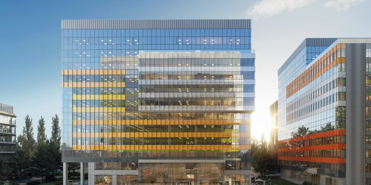 Banca Transilvania investește aproape 40 de milioane de euro în extinderea Green Court din București Banca Transilvania anunță o nouă etapă în dezvoltarea complexului Green Court, unul dintre cele mai reprezentative proiecte de birouri din nordul Bucureștiului