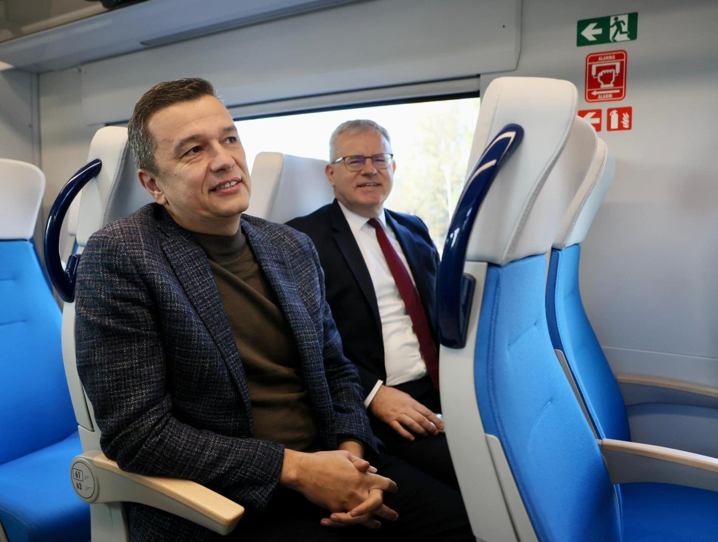 Sorin Grindeanu pleacă la Bruxelles pentru discuții cruciale cu liderii europeni în contextul deciziei sale de a reevaluate protocolul Premierul României, Sorin Grindeanu, va susține joi o vizită importantă la Bruxelles, unde va avea întrevederi cu lideri ai socialiștilor europeni și cu înalți oficiali ai instituțiilor europene