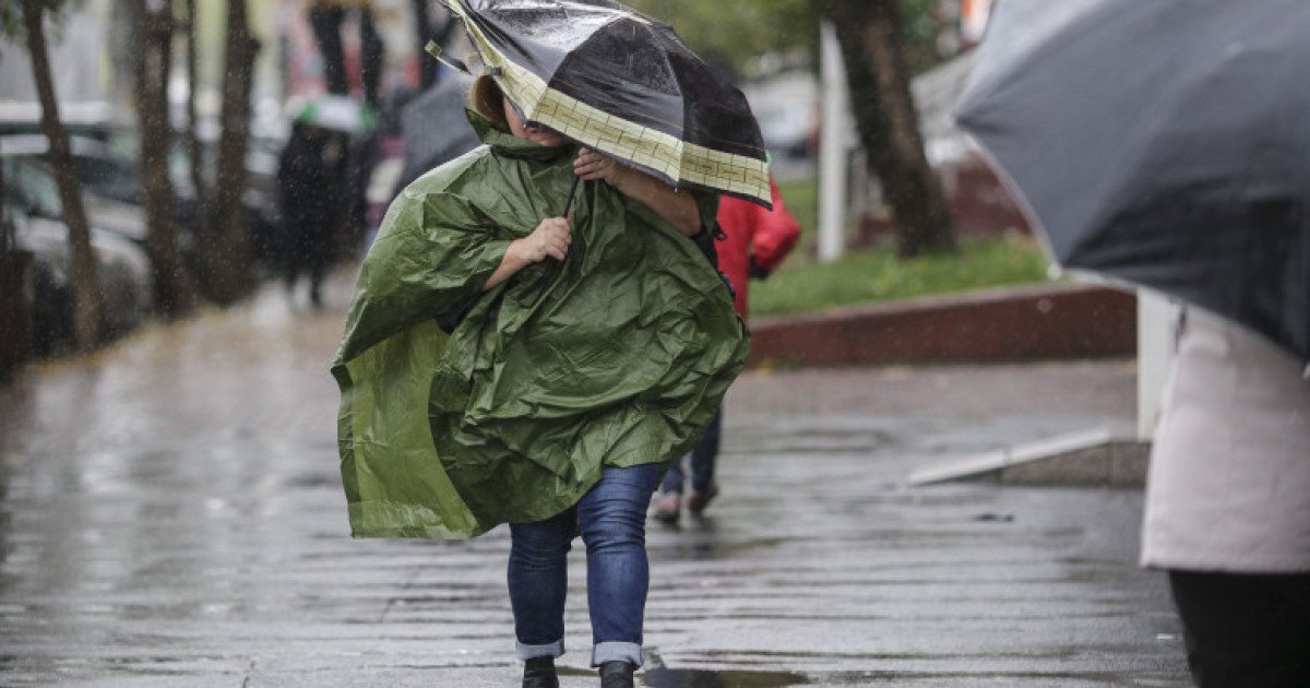Administrația Națională de Meteorologie (ANM) a emis, duminică, o atenționare de Cod galben pentru precipitații însemnate cantitativ și ninsori la munte, valabilă până luni dimineața, în aproape jumătate din țară