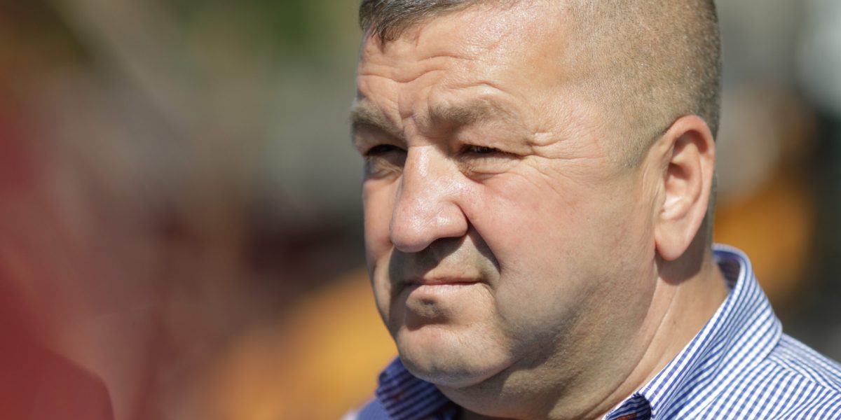 Primarul din Bragadiru a luat o decizie îndrăzneață, dar controversată, pentru a ocoli austeritatea bugetară impusă de Guvernul Ordonanței Bolojan: a hotărât să contracteze un împrumut uriaș, de aproape 70 de milioane de lei, pe termen de 10 ani, posând un adevărat capăt, cel puțin temporar, restricțiilor financiare ce limitează accesul la resursele orașului