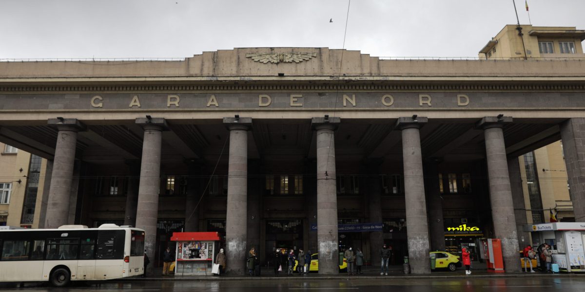 Reabilitarea Gării de Nord, unul dintre cele mai emblematice și aglomerate noduri feroviare din București, se află în vizorul autorităților europene, după o serie de întârzieri și controale ce ridică semne de întrebare privind corectitudinea procesului de licitație și implementare