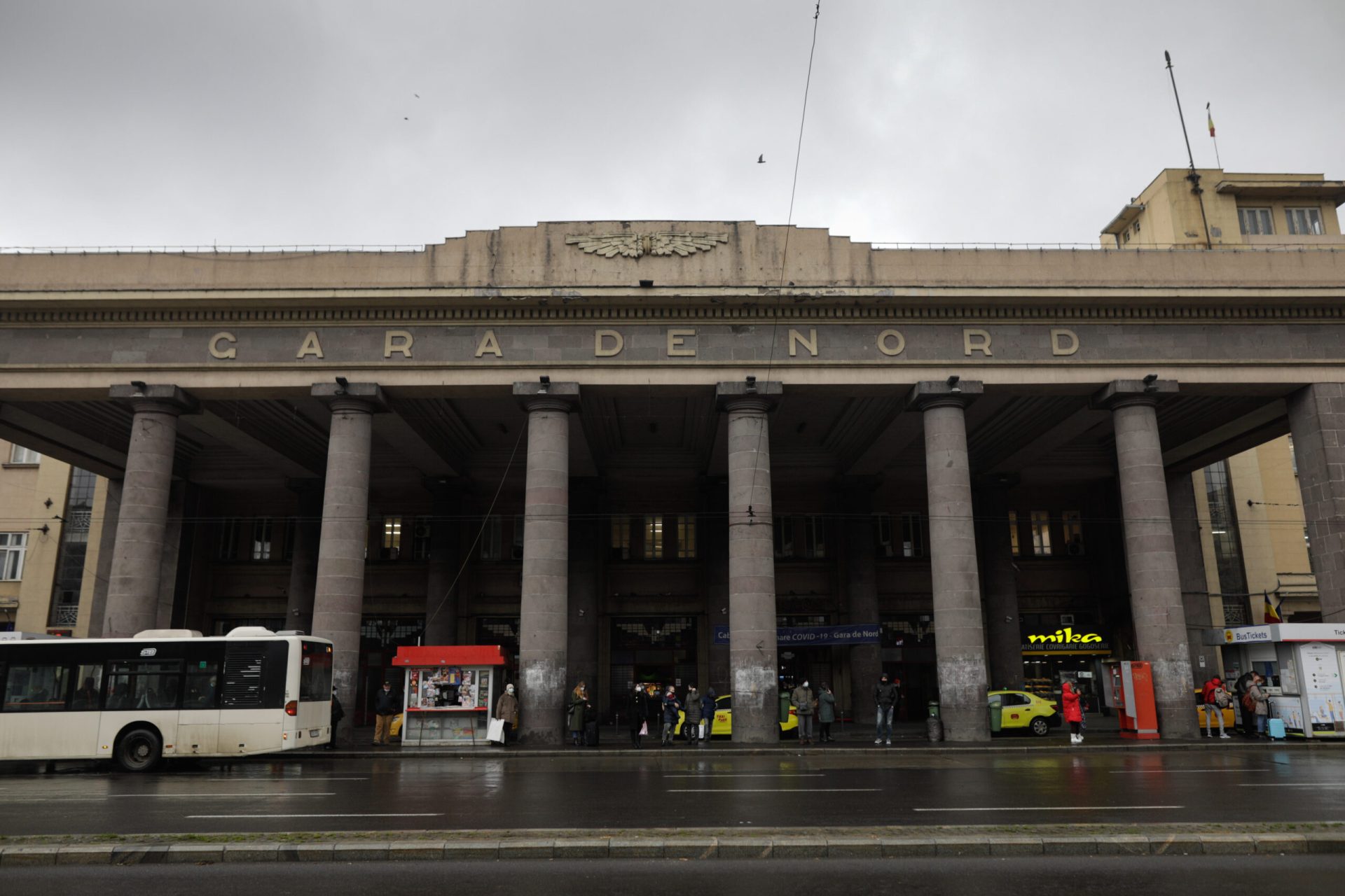 Reabilitarea Gării de Nord, unul dintre cele mai emblematice și aglomerate noduri feroviare din București, se află în vizorul autorităților europene, după o serie de întârzieri și controale ce ridică semne de întrebare privind corectitudinea procesului de licitație și implementare
