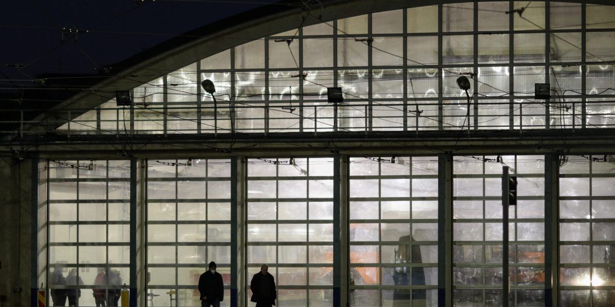 Reorganizarea întârziată a STB: planuri de reducere a costurilor sau manevre de etapizare politică? Ultimele mișcări din cadrul Societății de Transport București (STB) ridică semne de întrebare cu privire la intențiile reale ale conducerii