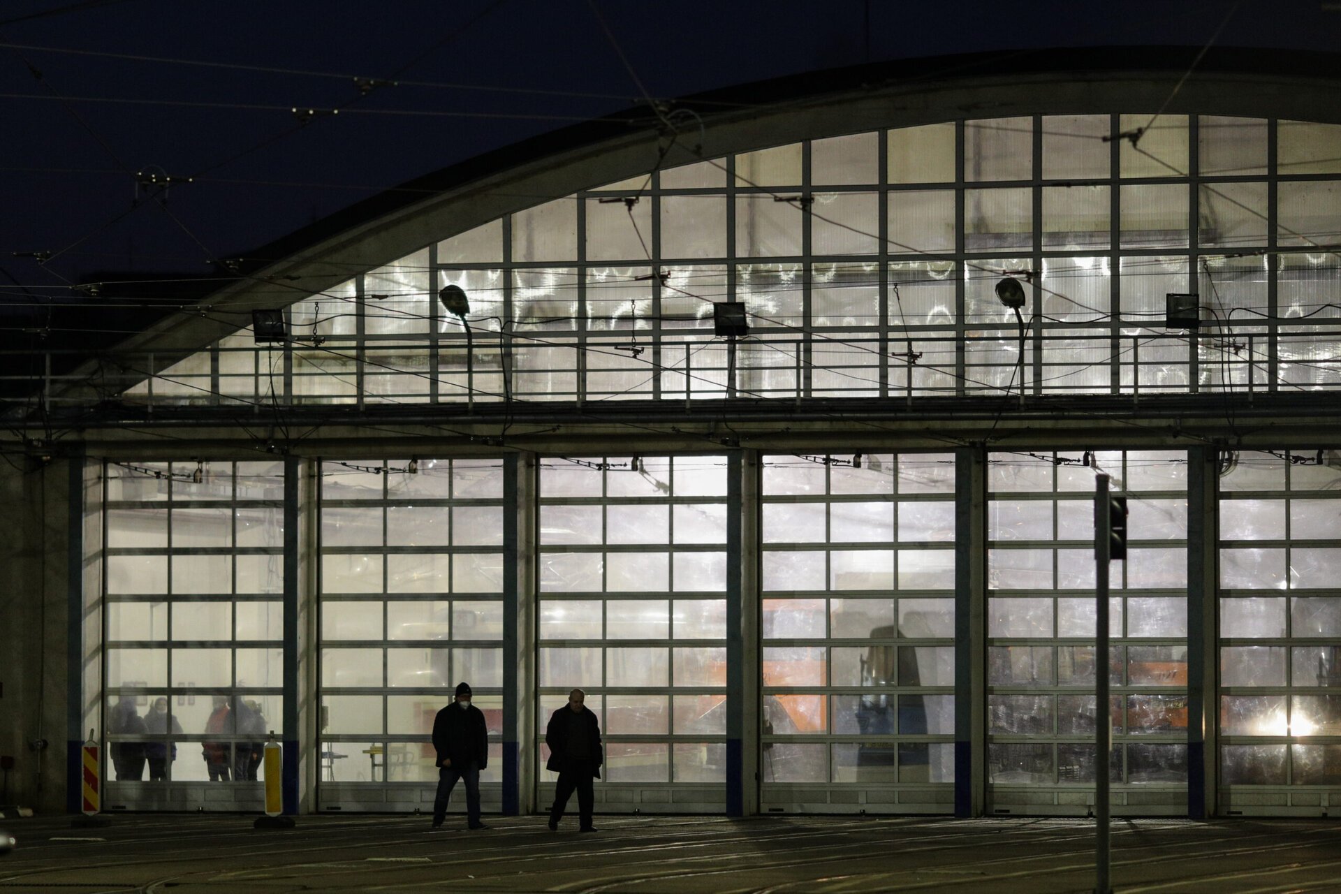 Reorganizarea întârziată a STB: planuri de reducere a costurilor sau manevre de etapizare politică? Ultimele mișcări din cadrul Societății de Transport București (STB) ridică semne de întrebare cu privire la intențiile reale ale conducerii