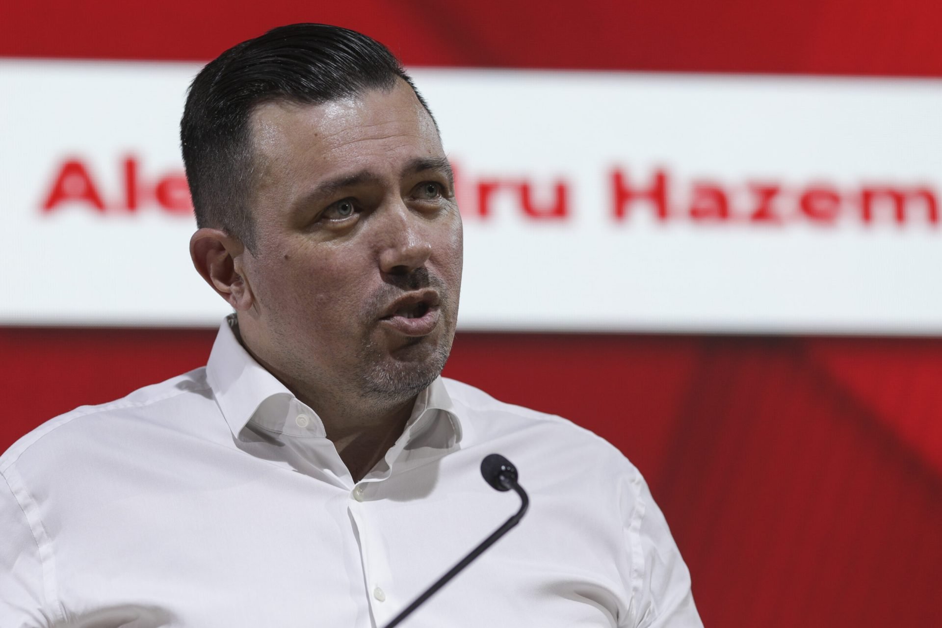 După mai bine de zece luni de la publicarea unei investigații ce a scos în evidență câștigurile substanțiale ale unui politician din Sectorul 4, acesta a ales să își reformuleze poziția: Alexandru Hazem Kansou, administratorul public al sectorului și președinte interimar al PSD Sector 4, solicită redacției Buletin de București să îi ștergă numele din articol