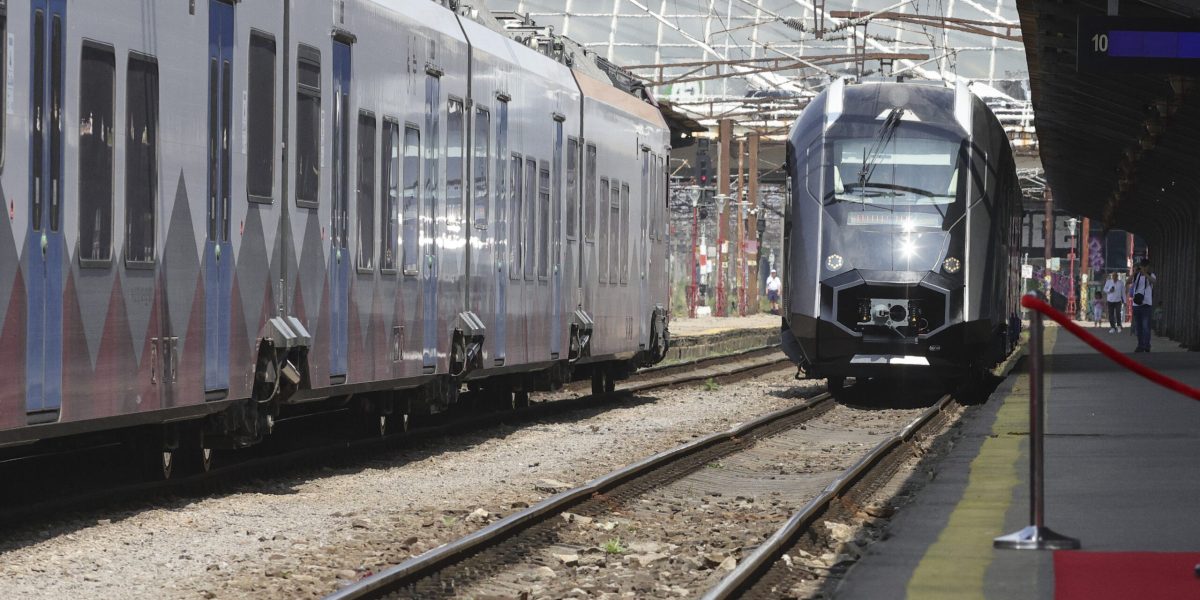 Călătorii care au ales trenul pe ruta Pitești – București joi au trăit momente de mare disconfort, după ce trenul RE 9200, operat de CRR Călători, a înregistrat o întârziere record de cinci ore