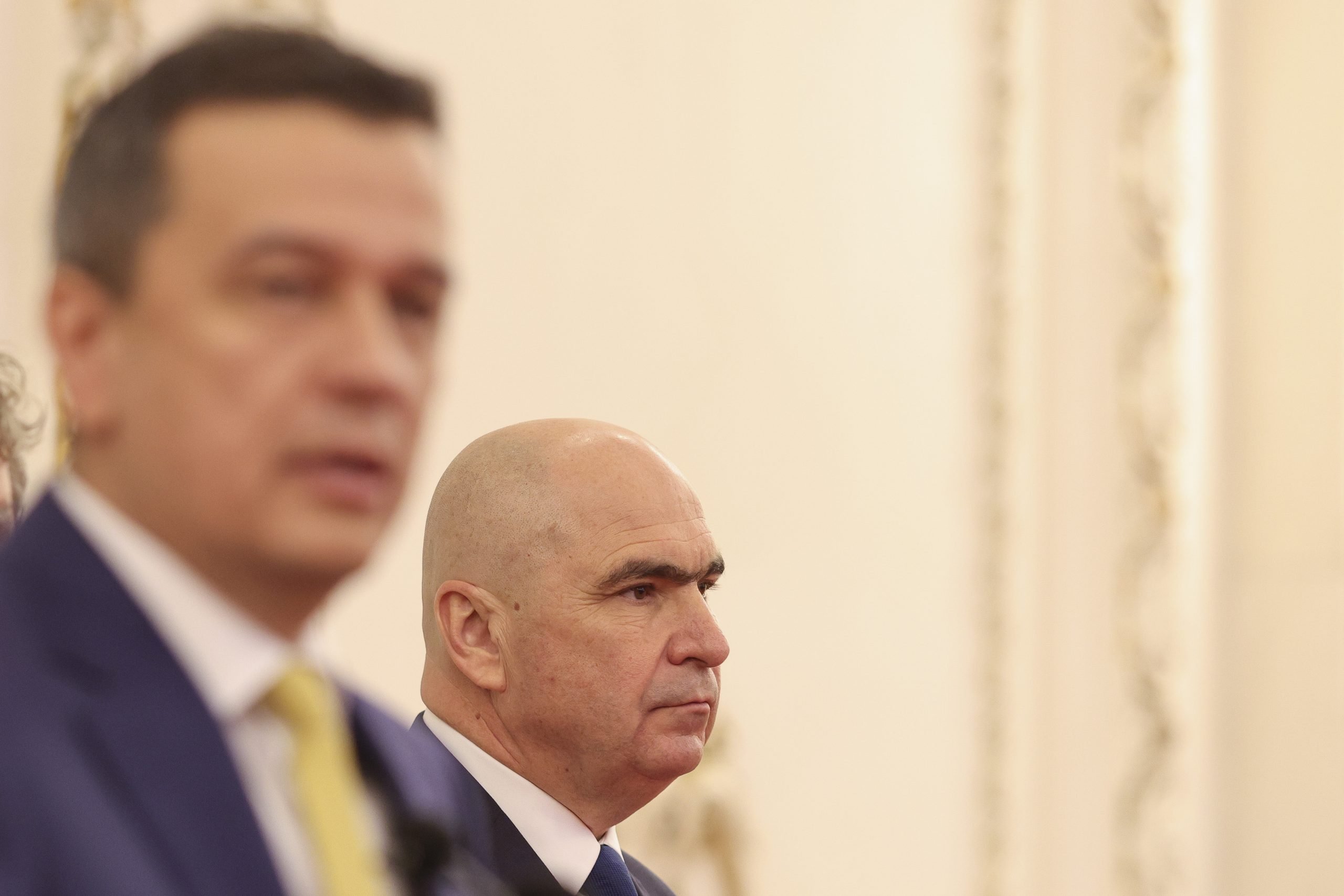 PSD reclamă blocaj în negocierile bugetare: premierul Bolojan vrea să impună condiții contrare solicitărilor politice Negocierile pentru bugetul anului viitor se confruntă cu o nouă criză, după ce surse din Partidul Social Democrat au acuzat liderii Puterii de blocaj și intenția de aichi provocarea unor dificultăți suplimentare în procesul de elaborare a proiectului de buget