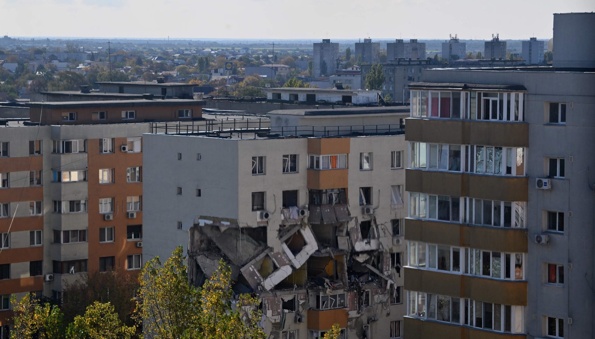Primăria Capitalei se află într-un proces dificil de gestionare a situației blocului din Rahova, afectat grav de explozia puternică din octombrie 2025