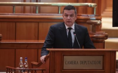 România, între hotărâri europene și presiuni pentru recunoașterea căsătoriilor gay De câțiva ani, drepturile comunității LGBTQ+ din România devin din ce în ce mai vizibile în spațiul public, dar și tot mai supuse criticilor și presiunilor din partea instituțiilor europene