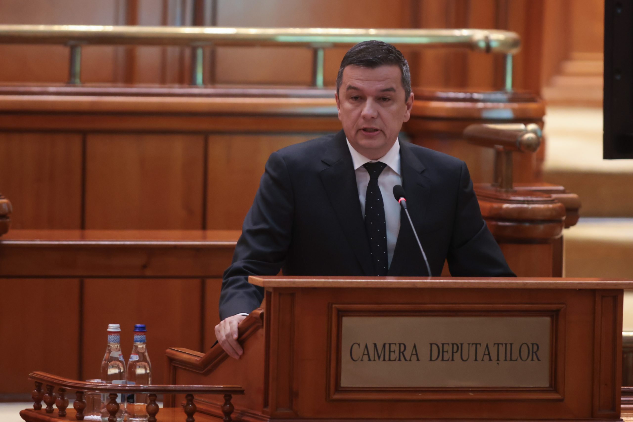 România, între hotărâri europene și presiuni pentru recunoașterea căsătoriilor gay De câțiva ani, drepturile comunității LGBTQ+ din România devin din ce în ce mai vizibile în spațiul public, dar și tot mai supuse criticilor și presiunilor din partea instituțiilor europene