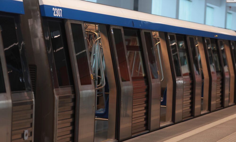 Planul de investiții a Metrorex pentru perioada 2026-2029 aduce o rampă de relief în dezvoltarea infrastructurii de transport public din București, vizând atât extinderi, cât și modernizări ale rețelei de metrou, toate pregătite să fie finanțate din bugetul de stat pentru acest an