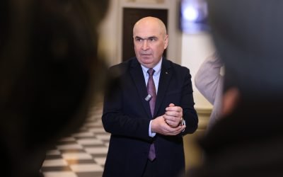 Ilie Bolojan, premierul și actualul președinte al Consiliului Județean Bihor, a preluat oficial funcția de ministru interimar al Educației la începutul acestei săptămâni, după o absență de peste trei săptămâni de la confirmarea demisiei lui Daniel David