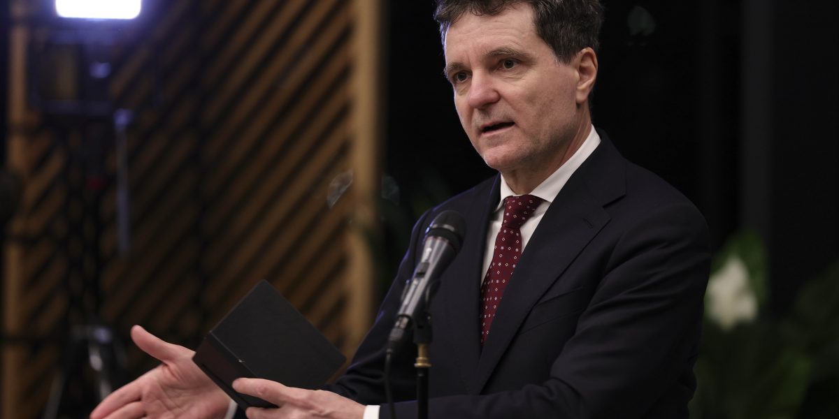 Nicușor Dan respinge posibilitatea alegerilor anticipate și opinează despre o schimbare de premier