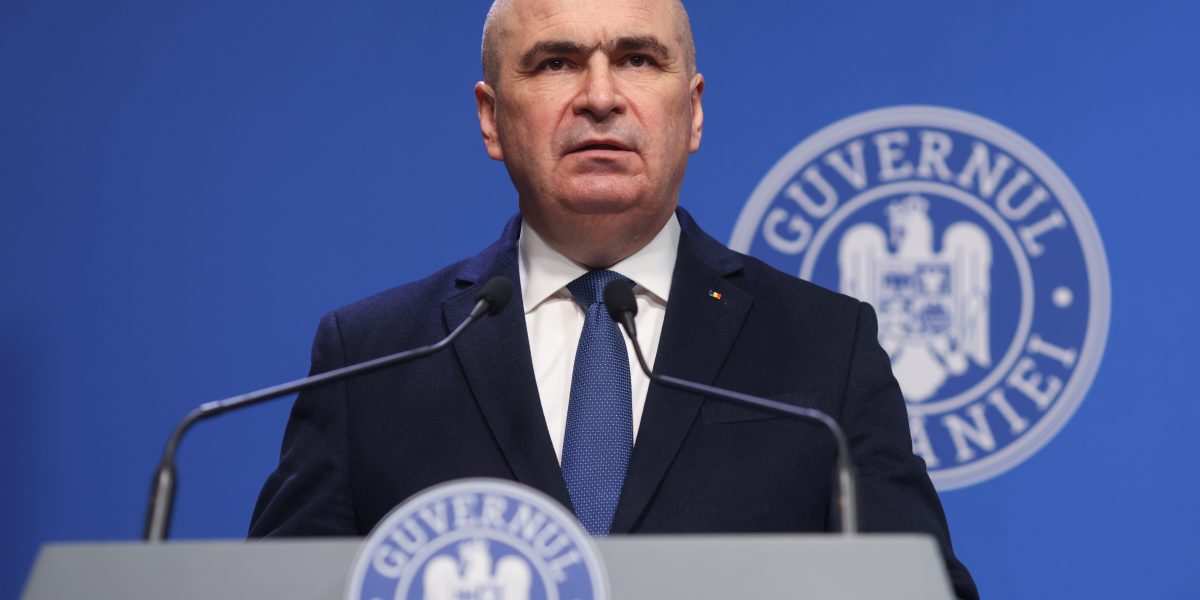 România trebuie să depună eforturi susținute pentru reducerea deficitului și consolidarea fiscală în anii următori, avertizează cel mai recent raport economic al Organizației pentru Cooperare și Dezvoltare Economică (OECD), prezentat guvernului luni