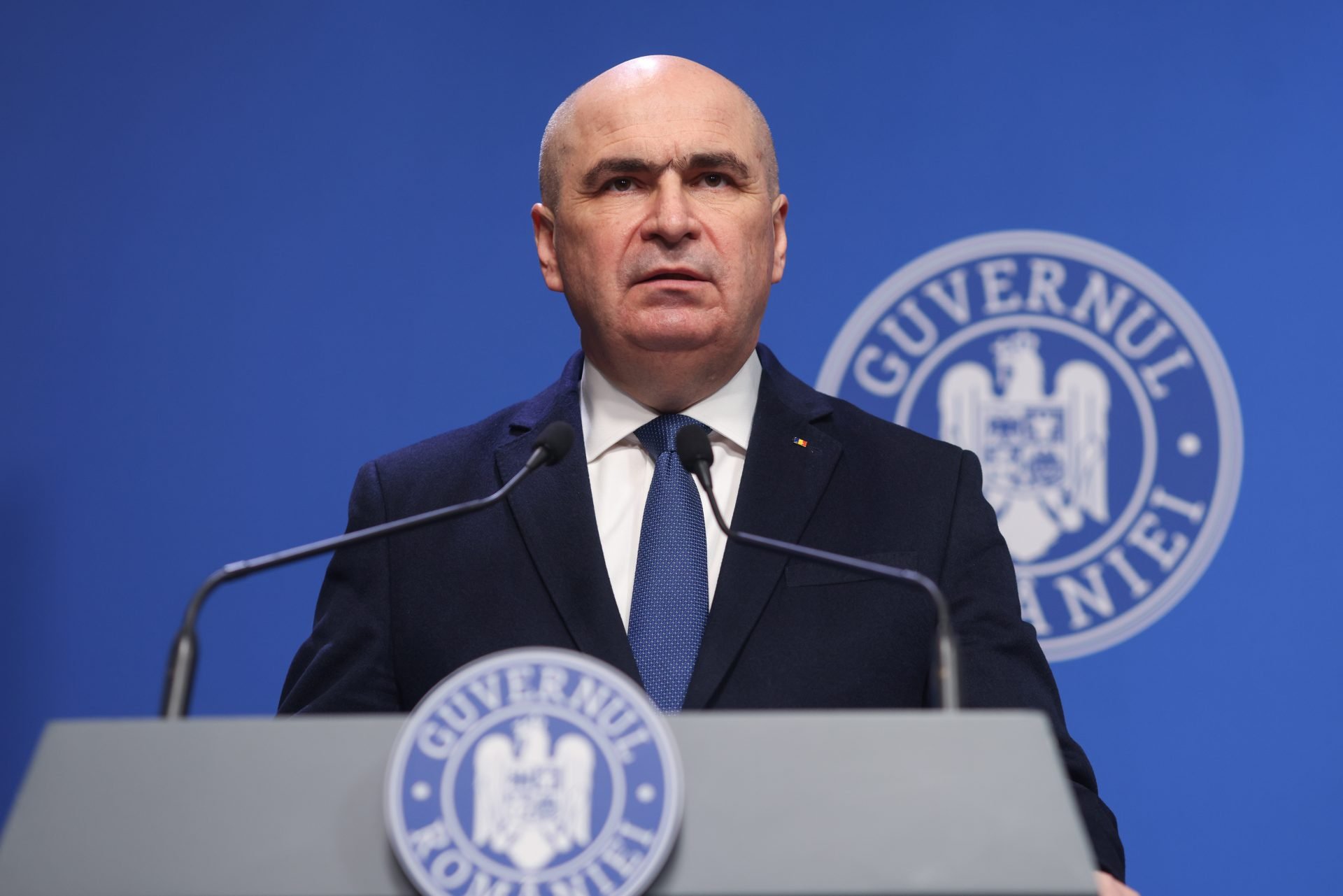 România trebuie să depună eforturi susținute pentru reducerea deficitului și consolidarea fiscală în anii următori, avertizează cel mai recent raport economic al Organizației pentru Cooperare și Dezvoltare Economică (OECD), prezentat guvernului luni