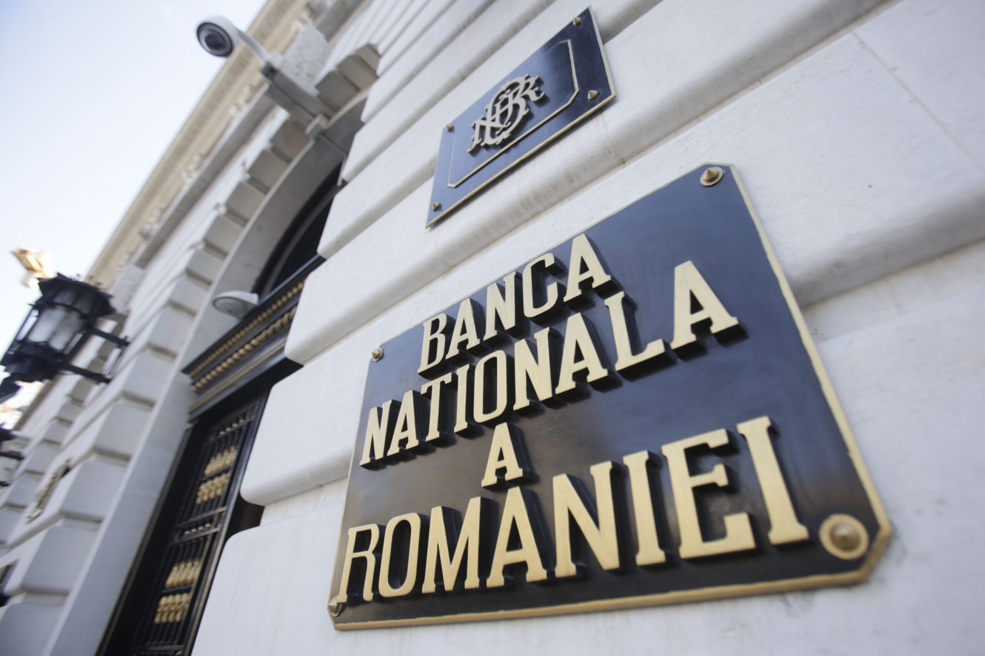 BNR lansează o monedă de colecție din argint, o reprodule a celebrului moneda de cinci lei emisă în 1880, cu chipul Regelui Carol I, ceea ce marchează un moment important pentru colecționari și pasionații istoriei numismatice din România