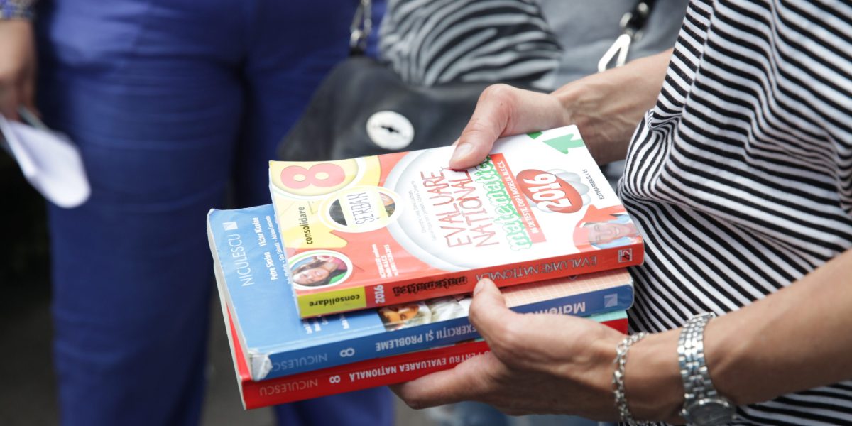 Peste 13.000 de elevi din București au început luni pregătirea pentru Evaluarea Națională, participând la simulările care servește atât ca antrenament, cât și ca un prim contact cu formatul probelor din vara acestui an