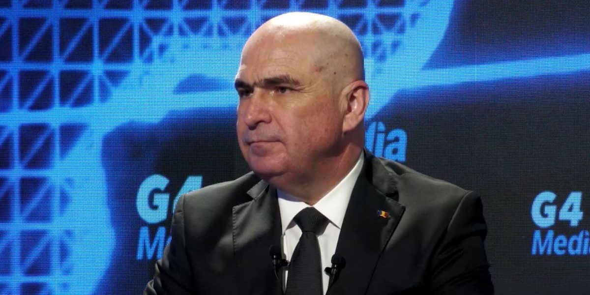 Premierul Ilie Bolojan a anunțat, joi, într-un interviu pentru G4Media, o serie de măsuri pe care Guvernul le analizează pentru a combate creșterea accelerată a prețurilor la carburanți