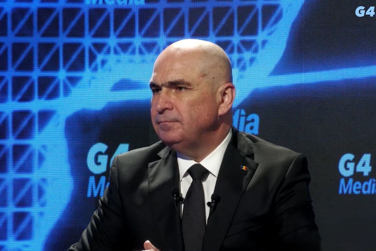 Premierul Ilie Bolojan a anunțat, joi, într-un interviu pentru G4Media, o serie de măsuri pe care Guvernul le analizează pentru a combate creșterea accelerată a prețurilor la carburanți
