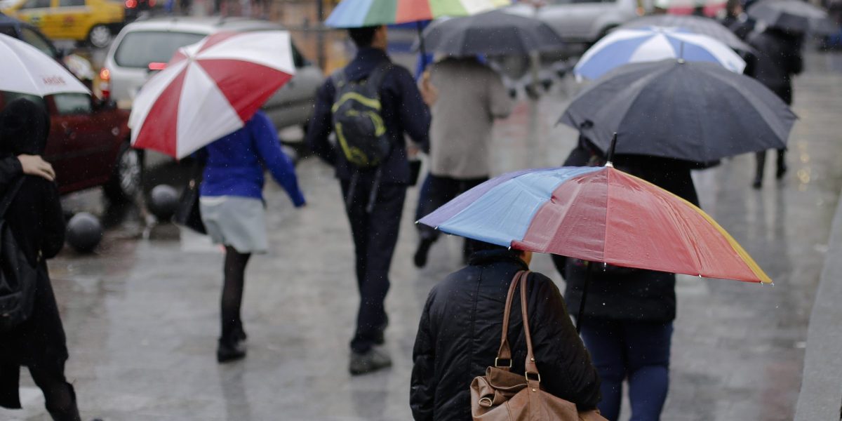 Vremea capricioasă continuă să își spună cuvântul în România, cu ploi torențiale și ninsori însemnate la munte până cel puțin luni, 30 martie, urmând ca, apoi, temperaturile să fie într-o ușoară creștere, conform prognozelor meteorologice