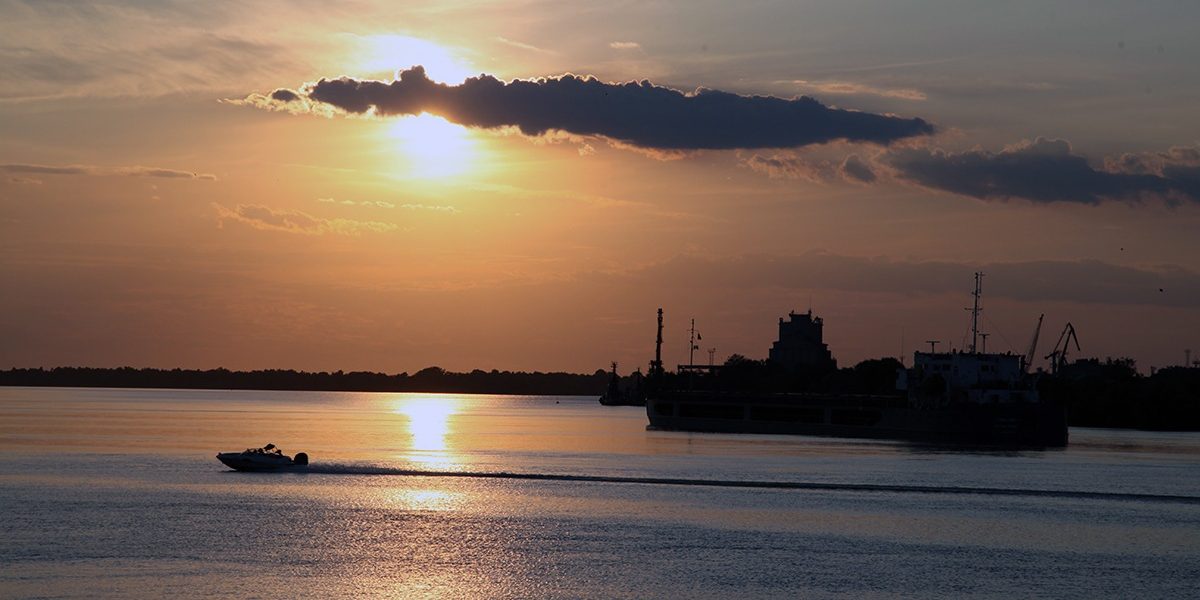 Aproximativ 1.600 de litri de combustibil, depozitați în opt butoaie, au fost recuperați din apele Dunării în urma unei acțiuni de amploare desfășurate de jandarmi, în zona Cernavodă – Seimeni