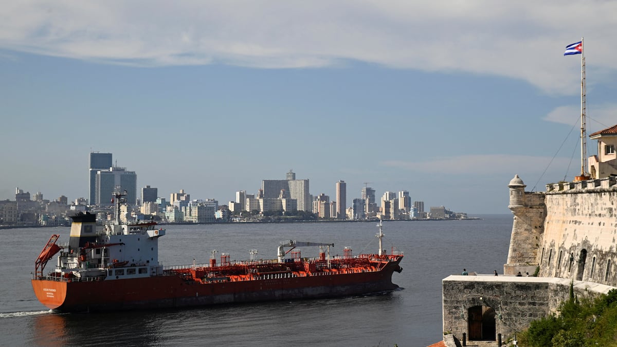 Rusia livrează combustibil Cuba, în ciuda sancțiunilor americane și a blocajului energetic Rusia a trimis către Cuba un vas cu aproape 200.000 de bari (aproximativ 31.800 de tone) de diésel, marcând un gest de sprijin pentru insula în contextul dificultăților generate de sancțiunile americane și blocajul energetic prelungit