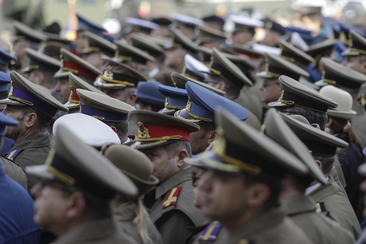 Legea pensiilor militare, gata în două săptămâni: Creșterea treptată a vârstei de pensionare până la 65 de ani anunțată de premierul Bolojan Premierul Ilie Bolojan a anunțat joi că, în cel mult două săptămâni, va fi gata proiectul de lege care vizează reformarea sistemului pensiilor militare