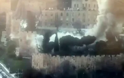 Emergență în Ierusalim: fragment de proiectil cade în inima Orașului Vechi, tensiunile religioase ating cote maxime Orașul sfânt pentru creștini, evrei și musulmani a fost din nou scena unei escaladări a tensiunilor, după ce un fragment de proiectil s-a prăbușit în interiorul Orașului Vechi al Ierusalimului, într-o zonă extrem de sensibilă din punct de vedere religios și simbolic