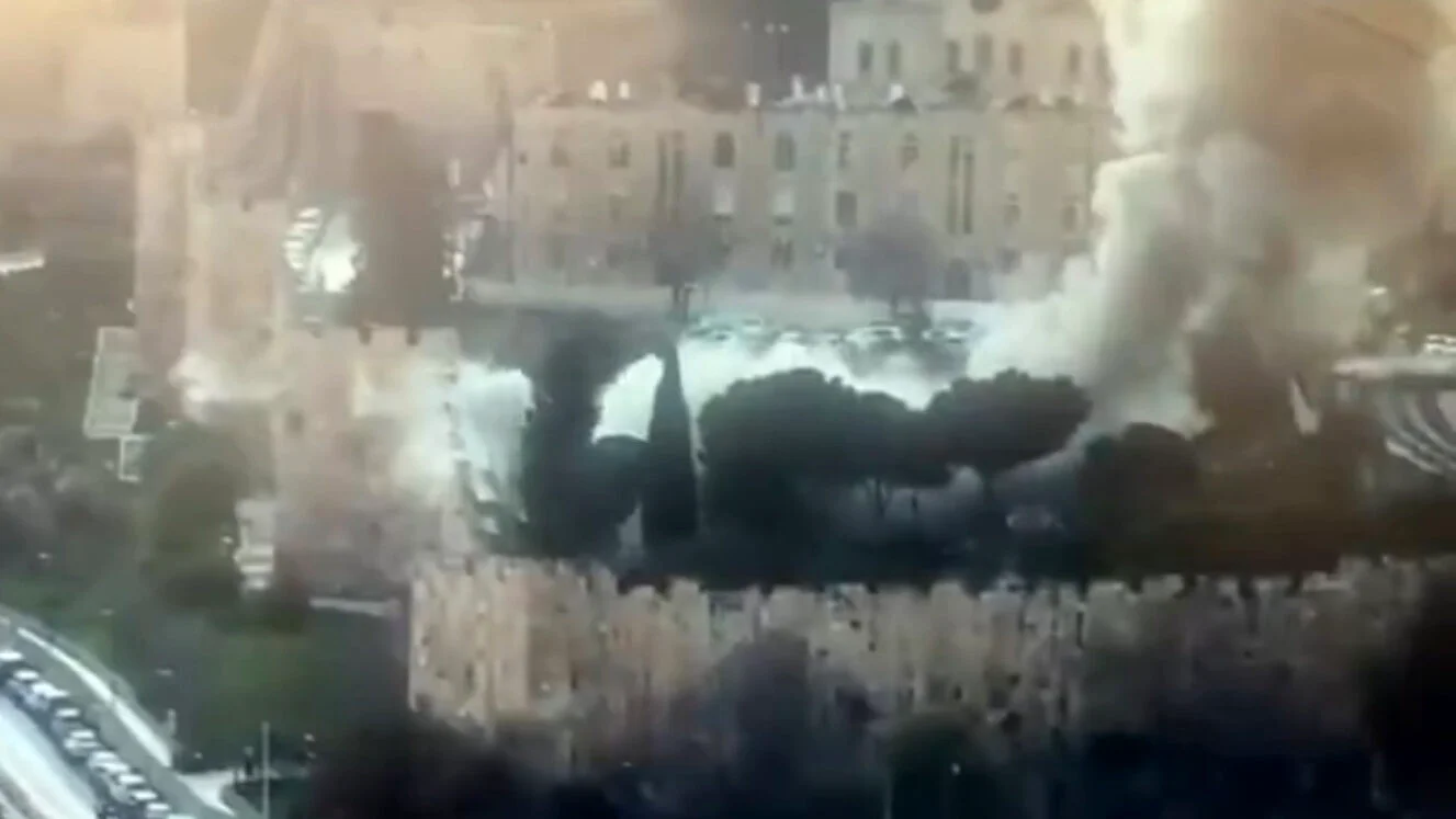 Emergență în Ierusalim: fragment de proiectil cade în inima Orașului Vechi, tensiunile religioase ating cote maxime Orașul sfânt pentru creștini, evrei și musulmani a fost din nou scena unei escaladări a tensiunilor, după ce un fragment de proiectil s-a prăbușit în interiorul Orașului Vechi al Ierusalimului, într-o zonă extrem de sensibilă din punct de vedere religios și simbolic