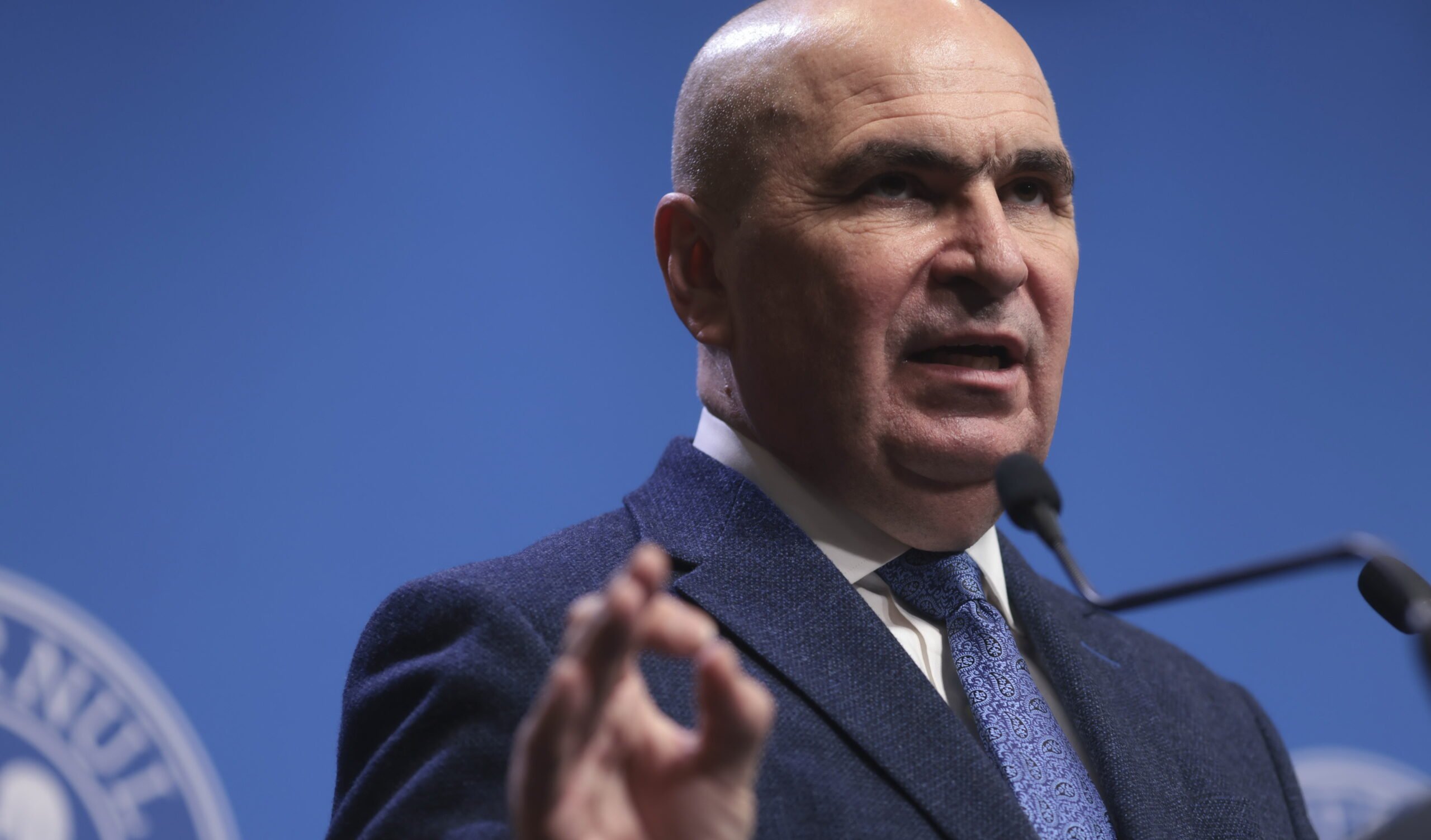 Ilie Bolojan solicită modificarea legislației pentru a accelera proiectele din sectorul energiei electrice Un demers decisiv pentru deblocarea proiectelor de infrastructură energetică din România a fost făcut recent de către Ilie Bolojan, președintele Consiliului Județean Cluj și fost ministru al Dezvoltării