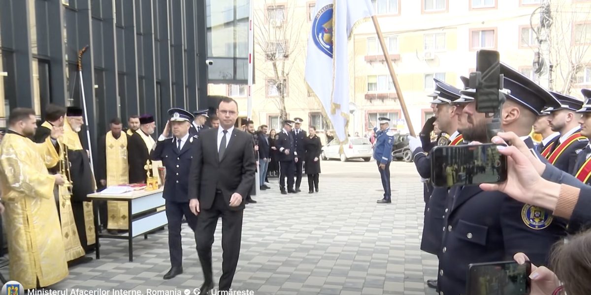 Noul sediu al Poliţiei din Piteşti, inaugurat cu investiţii de aproape 39 de milioane de lei, marchează o etapă importantă în modernizarea instituţiilor de siguranţă ale judeţului Lucrările de construcţie și modernizare a noului sediu al Poliţiei Municipiului Piteşti au fost oficial finalizate vineri, într-un eveniment la care au participat oficialităţi locale, reprezentanţi ai Ministerului Afacerilor Interne şi presa