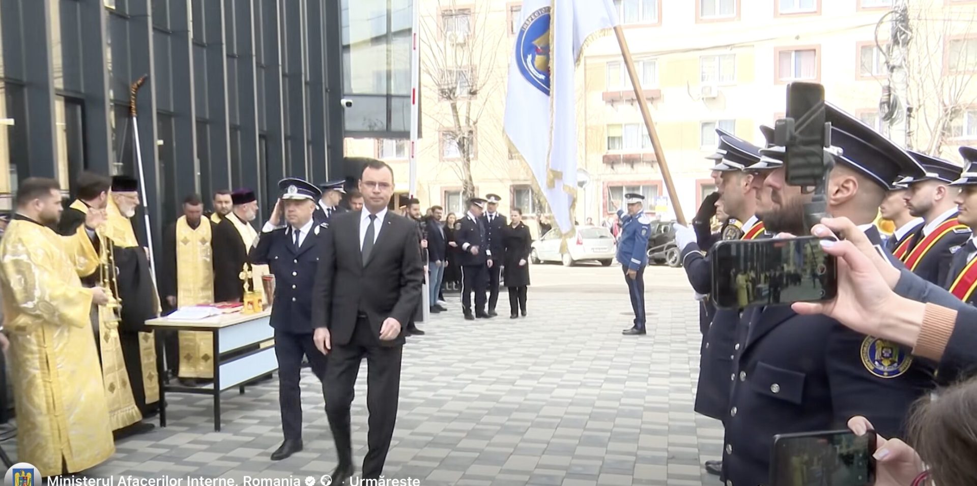 Noul sediu al Poliţiei din Piteşti, inaugurat cu investiţii de aproape 39 de milioane de lei, marchează o etapă importantă în modernizarea instituţiilor de siguranţă ale judeţului Lucrările de construcţie și modernizare a noului sediu al Poliţiei Municipiului Piteşti au fost oficial finalizate vineri, într-un eveniment la care au participat oficialităţi locale, reprezentanţi ai Ministerului Afacerilor Interne şi presa