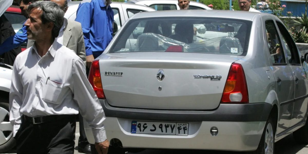 România, în perioada comunistă, a avut o relație economică și tehnologică surprinzător de complexă cu Iranul, o țară pe atunci în plină dezvoltare, pe fondul politicilor de cooperare cu statele non-aliniate