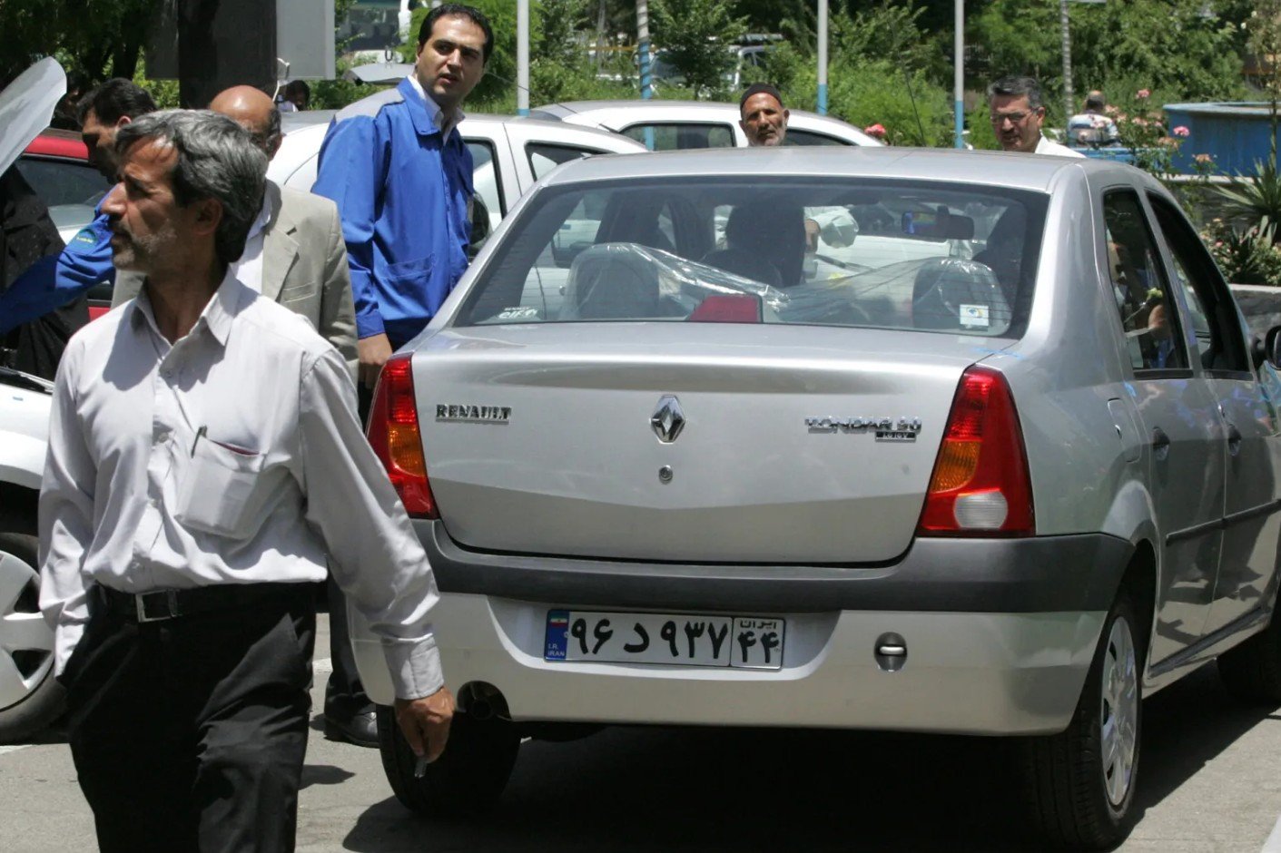 România, în perioada comunistă, a avut o relație economică și tehnologică surprinzător de complexă cu Iranul, o țară pe atunci în plină dezvoltare, pe fondul politicilor de cooperare cu statele non-aliniate